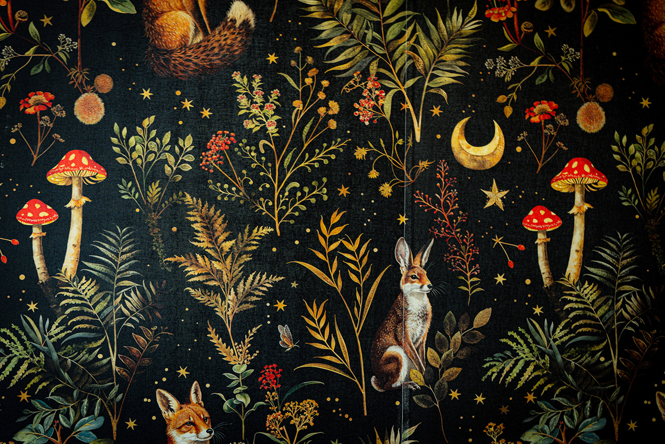 Chambre England room_Drogenbos_queen bed Château papier peint féerique