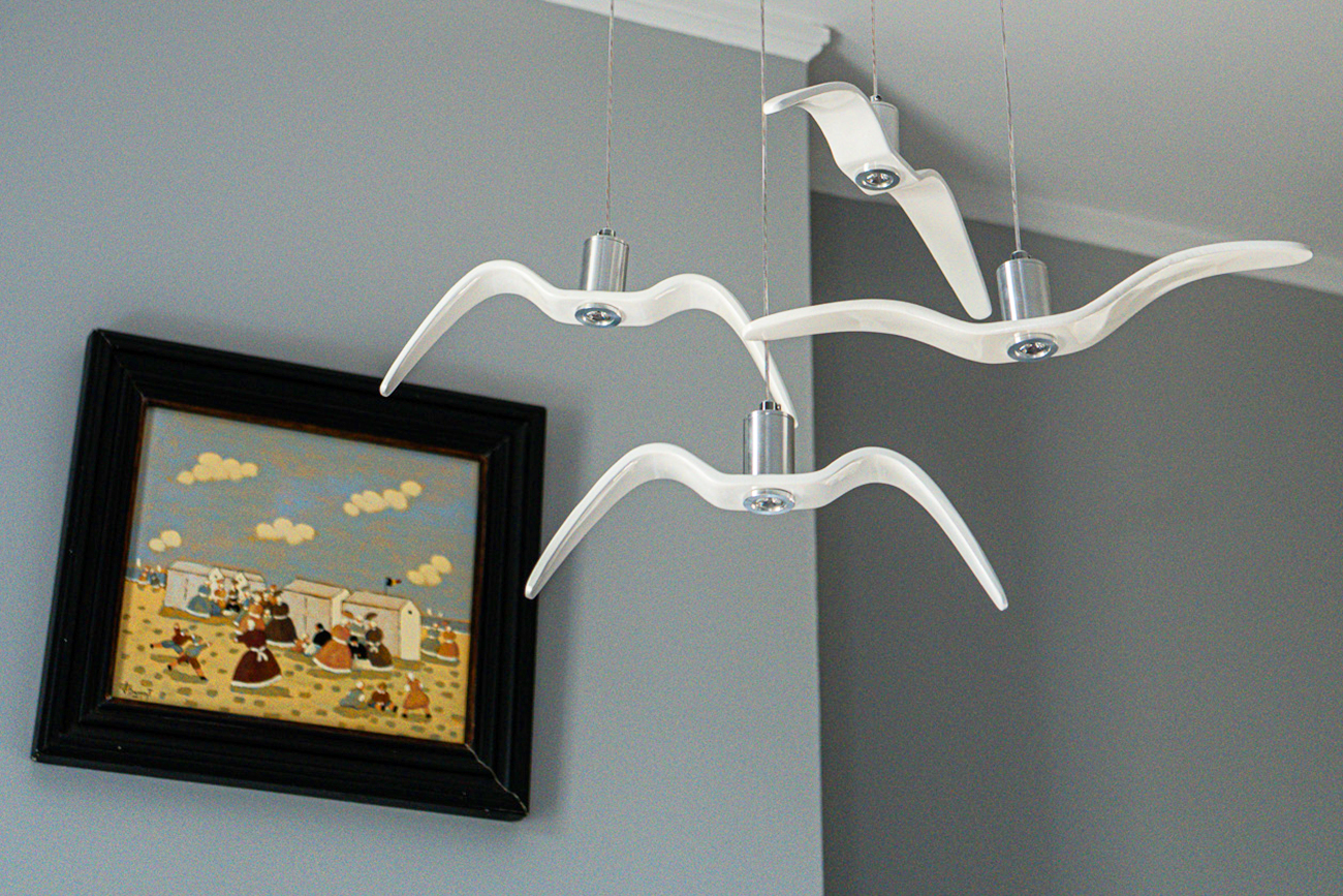 Château de Drogenbos Detail lustre oiseaux tableau plage Mer du nord