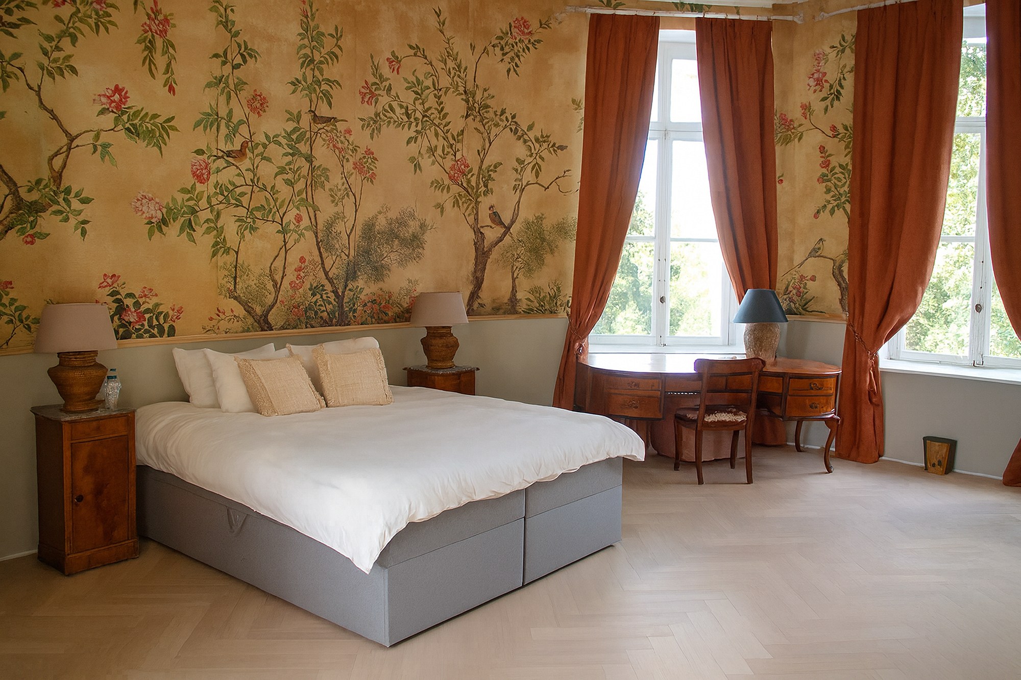 Château de Drogenbos Room Brussels Italian style Global view queen bed and desk red colors